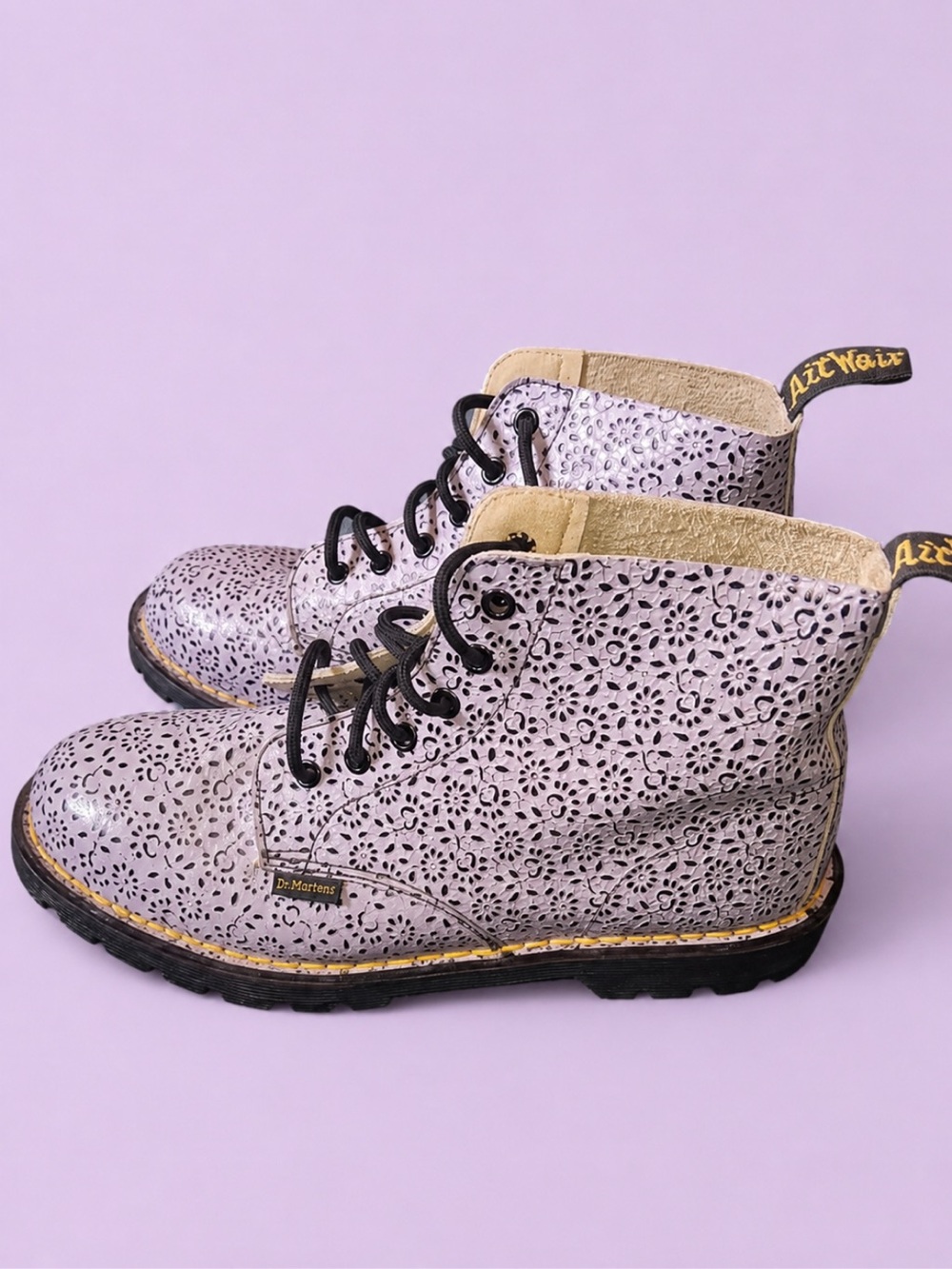 Dr. Martens VTG 80s Made In England Thistle/Floral Etching Women’s size 7 RARE! - Picture 4 of 10